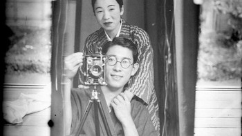 Potret di cermin ini diambil sekitar 100 tahun lalu di Jepang. Foto: Historyfeels via Boredpanda