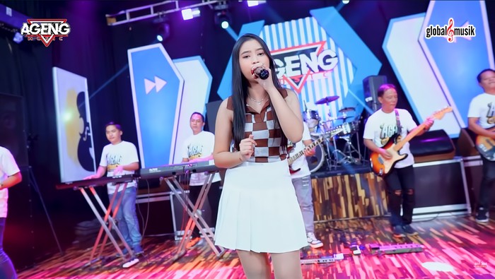 Lagu Salahmu Sendiri Versi Cantika Davinca Tangkapan layar Cantika Davinca menyanyikan lagu Salahmu Sendiri