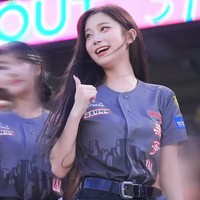 Saat ini, Lee Ju Eun menjadi cheerleader untuk tim baseball Korea, KIA Tigers. Dia mulai mengawali kariernya tahun lalu sebagai cheerleader tim voli wanita Suwon Hyundai E&C Hillstate dan tim voli pria Suwon KEPCO Vixtorm. Foto: dok. Instagram @my._.chuuu