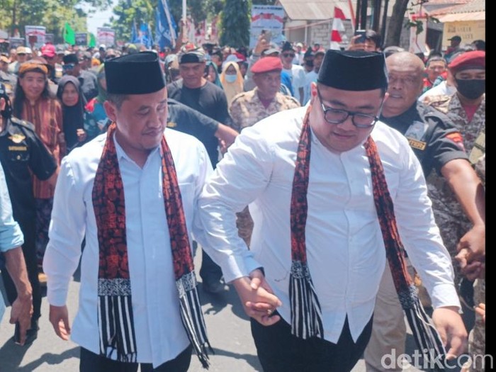 Mansur Hidayat dan Muhammad Bobby Dewantara mendaftar sebagai calon Bupati-Wakil Bupati Pemalang 2024-2029 ke KPU Kabupaten Pemalang, Rabu (28/8/2024).