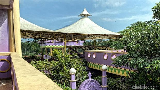 Masjid Perahu di Sukabumi.