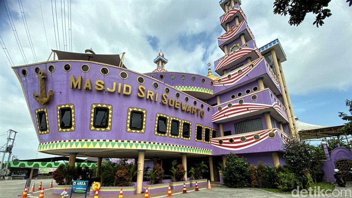 Masjid Perahu di Sukabumi.