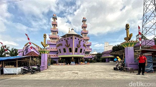 Masjid Perahu di Sukabumi.