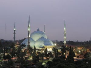Intip 5 Keunikan Masjid Raya Al-Azhom, Ada Payung seperti di Masjid Nabawi