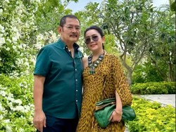 7 Foto Mayangsari Liburan Bareng Suami, Stylish Dengan Dress Motif Leopard