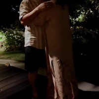 Tampil romantis berdua, orangtua Khirani Trihatmodjo itu juga tak ragu pamer kemesraan. Dalam video yang dibagikan terlihat momen keduanya yang tengah berpelukan. Foto: Instagram/@mayangsari_official