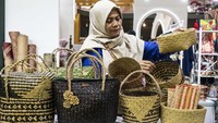 Pameran bertema Perajin Muda Lestarikan Warisan Budaya ini menampilkan produk-produk kriya unggulan dalam negeri.
