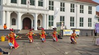 Pentas Tari Betawi oleh Siswa SMKN 57 Jakarta Pada Acara Korean Culture Day (2023) di Kawasan Kota Tua, Jakarta. Foto: (Dok Kemendikbud)