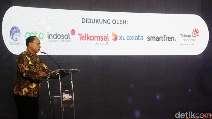 Menkominfo Bicara Pentingnya Transformasi Digital di #DemiIndonesia Satu Menkominfo Budi Arie Setiadi berbicara pentingnya transformasi digital untuk mendorong pertumbuhan ekonomi. Menurutnya, transformasi digital juga makin mendesak karena pesatnya perkembangan teknologi.