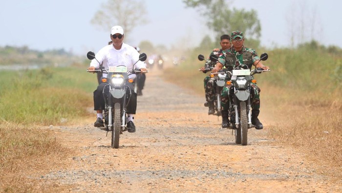 Mentan Cek Sawah Kapuas