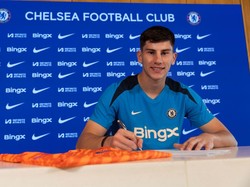 Chelsea juga masih punya salah satu muda potensial. Mike Penders dibeli tahun lalu dan dipinjamkan ke Genk, tapi sudah kembali sebelum musim panas dimulai. (Foto: Chelsea FC via Getty Images/Chris Lee - Chelsea FC)