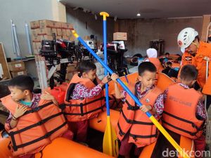 Keseruan Bocah SD di Ciamis Belajar Mitigasi Bencana