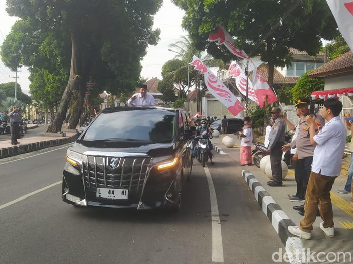 Muchamad Nur Aziz-M Mansyur mendaftar Pilkada 2024 ke KPU Kota Magelang, Rabu (28/8/2024).