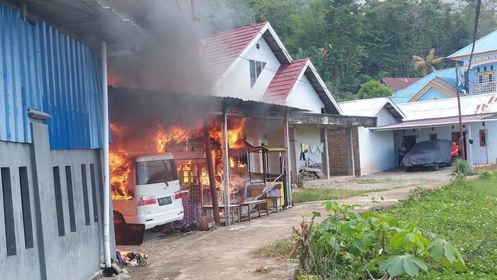 Kebakaran menghanguskan rumah milik Lusianna (41) di Kota Palopo, Sulawesi Selatan (Sulsel).