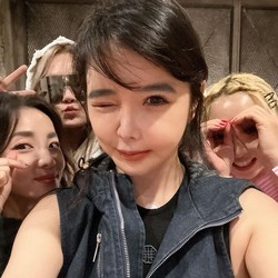 Park Bom Undur Diri Sejenak dari 2NE1 Demi Kesehatan