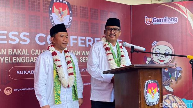 Pasangan Asep Japar dan Andreas saat mendaftar ke KPU Kota Sukabumi, Rabu (28/8/2024).