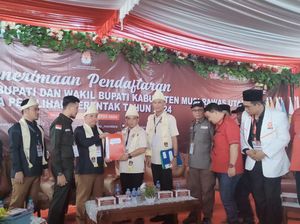 Devi-Junius Diusung 5 Parpol Daftar Pilkada ke KPU Muratara