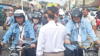 Presenter Gilang Dirgahari atau Gilang Dirga mendampingi Didik Agus Triwiyono maju dalam Pilbup Kabupaten Bandung Barat 2024. Gilang Dirga menjadi calon Wakil Bupati dan Didik Agus Triwiyono menjadi calon Bupati Kabupaten Bandung Barat. Paslon Cabup dan Cawabup ini diusung oleh Partai Demokrat dan Partai Keadilan Sejahtera. Mereka resmi mendaftar dan maju Pilbup Kabupaten Bandung Barat 2024 ke KPU pada Rabu (28/8/2024) dengan bergaya ala Dilan. Sebelumnya, Gilang Dirga pada tahun ini juga gagal menjadi anggota DPR RI. Gilang Dirga menjadi calon legislatif (caleg) DPR RI Dapil DKI Jakarta I dari Partai Pembangunan Persatuan (PPP). Whisnu Pradana/detikJabar