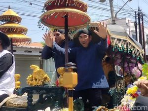 Edy Suripno-Akhmad Satori Naik Delman Daftar Pilkada ke KPU Kota Tegal