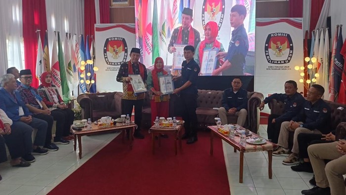 Pasangan Hepy-Efsi menjadi paslon pertama yang mendaftar ke KPU Kota Pagar Alam