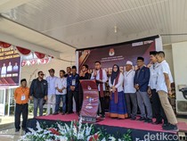 Diiringi Orkestra, Farin-Khairatun Daftar Pilbup Lombok Barat