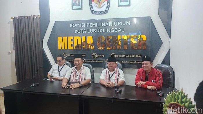 Pasangan Rodi Wijaya dan Imam Senen mendaftar ke KPU Lubuklinggau