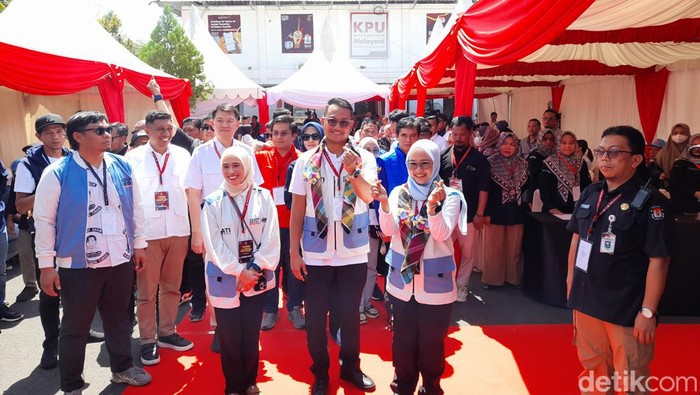 Paslon Andi Seto-Rezki resmi mendaftar Pilwalkot Makassar di KPU Makassar.