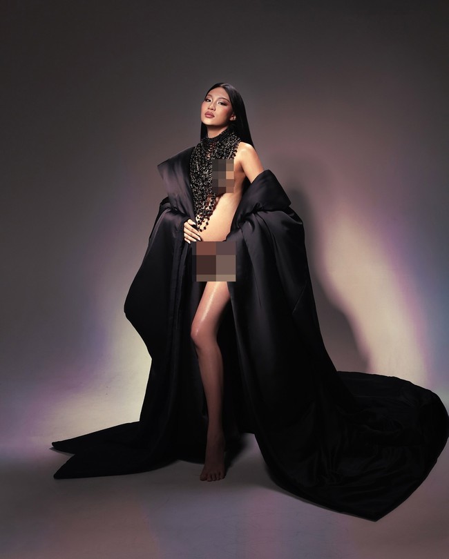 Kali ini ia tampil lebih ‘grande’ dengan jubah dan aksesori yang ekstravagan.Foto: Instagram @patriciagouw