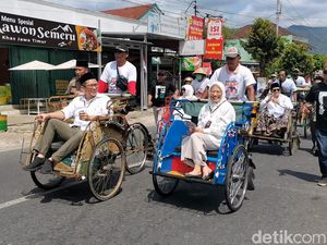 Naik Becak Diiringi Selawat, Amalia-Wahid Daftar ke KPU Banjarnegara