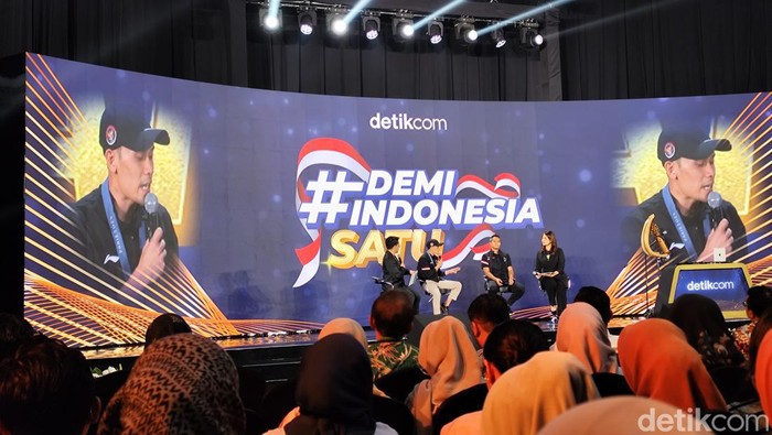 Peraih medali emas Olimpiade Paris 2024, Veddriq Leonardo hadir dalam event #DemiIndonesia Satu (Azhar Bagas Ramadhan/detikcom)