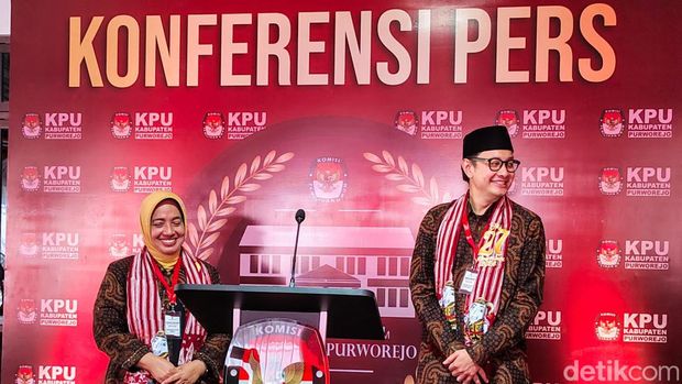 Pasangan Yuli-Dion daftar ke KPU Purworejo, Rabu (28/8/2024).