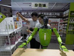 Potret Canggih Robot China, Makin Mirip Manusia!