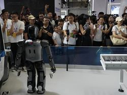 Potret Canggih Robot China, Makin Mirip Manusia!
