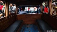 Oplet yang digunakan Pramono dan Rano ke KPUD Jakarta merupakan jenis Morris Minor 1000 Traveller.