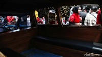 Ciri khas mobil yang digunakan untuk mengantar Pramono-Rano ini ada di bagian kap mesin dan bagian kabin penumpang terbuat dari kayu.