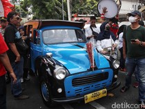 Potret Oplet Si Doel yang Antar Pramono-Rano Daftar Pilgub Jakarta