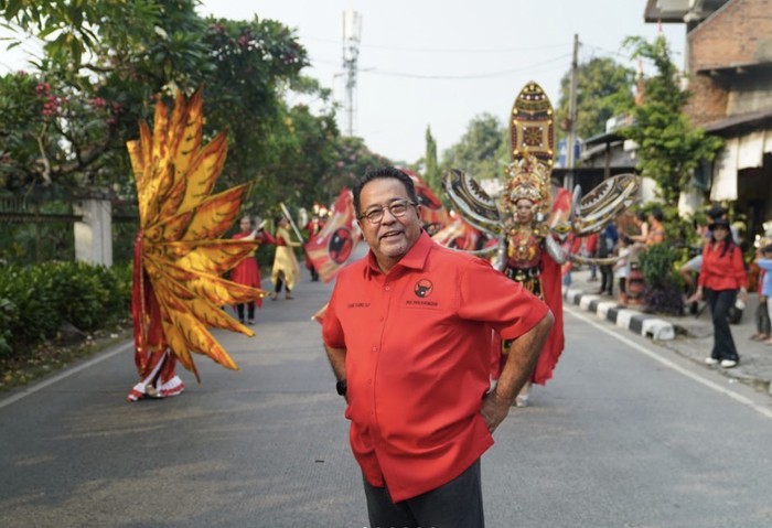 Potret Rano Karno Makan Bareng Ganjar hingga Promosikan Warung Doel Potret Rano Karno Makan Bareng Ganjar hingga Promosikan Warung Doel