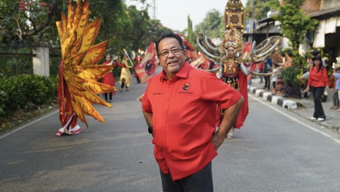 Potret Rano Karno Makan Bareng Ganjar hingga Promosikan Warung Doel