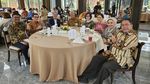 Potret Rano Karno Makan Bareng Ganjar hingga Promosikan Warung Doel