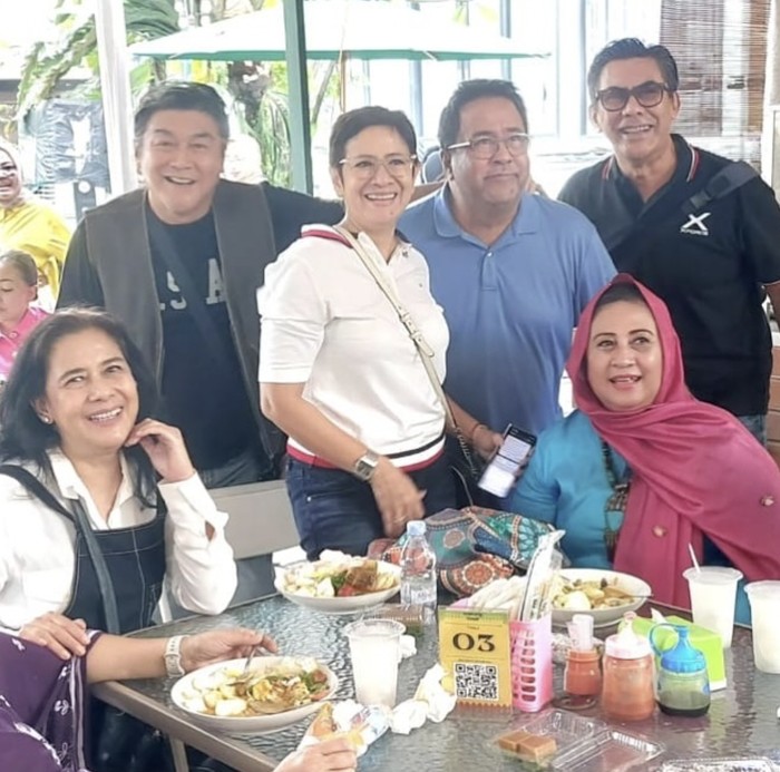 Potret Rano Karno Makan Bareng Ganjar hingga Promosikan Warung Doel Potret Rano Karno Makan Bareng Ganjar hingga Promosikan Warung Doel