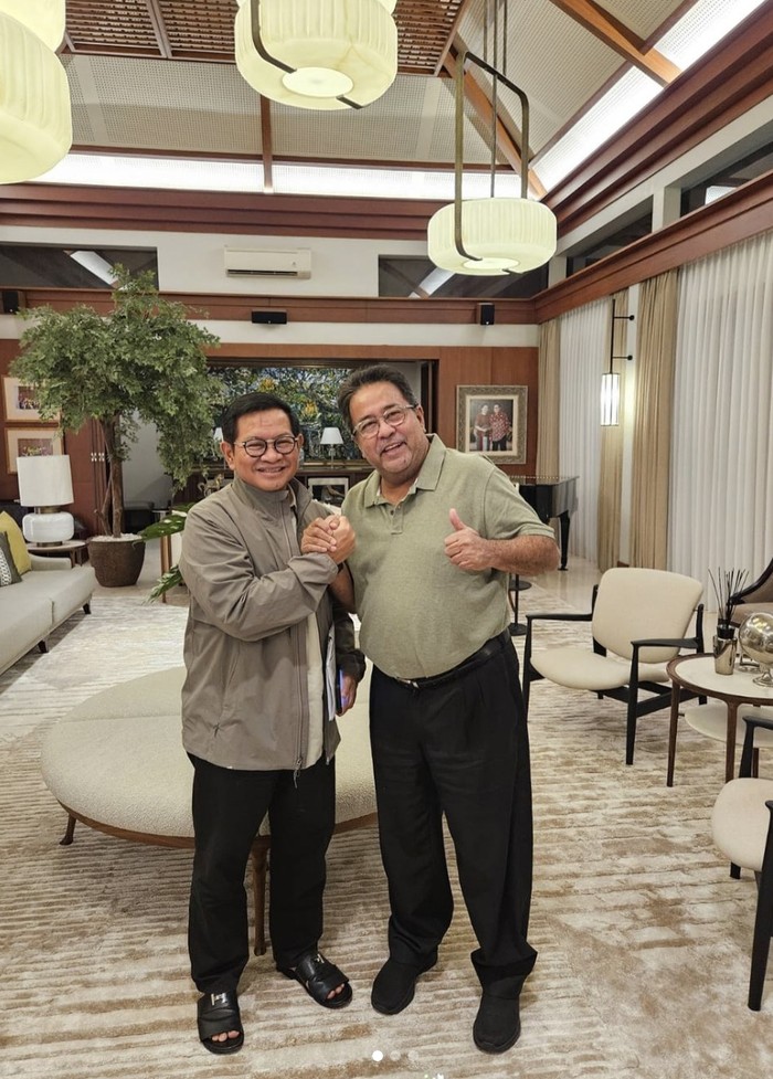 Potret Rano Karno Makan Bareng Ganjar hingga Promosikan Warung Doel