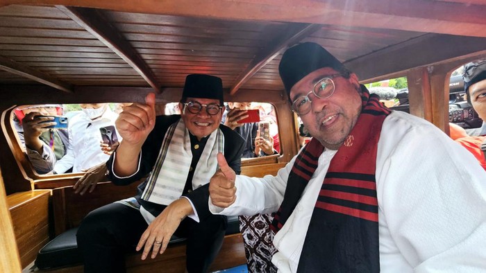 Foto: Pramono-Rano Karno naik oplet ke KPU Jakarta (dok PDIP)