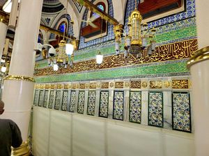 Sosok di Balik Kaligrafi yang Hiasi Dinding-Kubah Masjid Nabawi