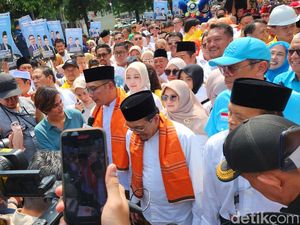 Diiringi Ondel-Ondel, RK-Suswono Jalan ke KPU Jakarta untuk Daftar Pilgub