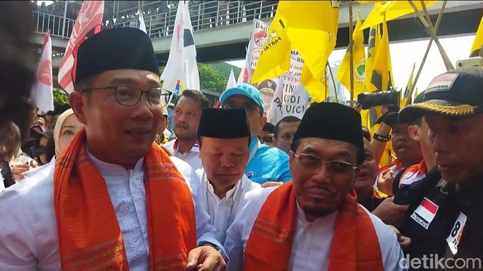 Ridwan Kamil-Suswono tiba di KPU Jakarta