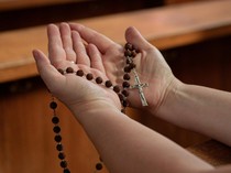 Doa Rosario Senin, 24 Februari: Yesus Kristus Diketemukan dalam Bait Allah