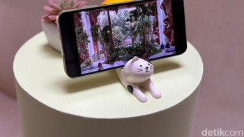 Agar HP ini tetap adem, Samsung memasang sistem pendingin 1,74x lebih luas, yakni dari sebelumnya 1.577 ml menjadi 2.741 ml. Untuk baterainya punya kapasitas 5.000 mAh dengan pengisian cepat 25W. Foto: Adi Fida Rahman/detikINET