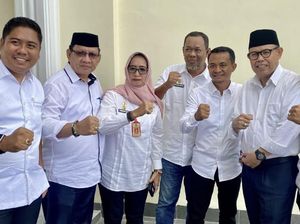 Heboh Camat di Bone Foto Bareng Paslon Asman-Akmal, Bawaslu Selidiki