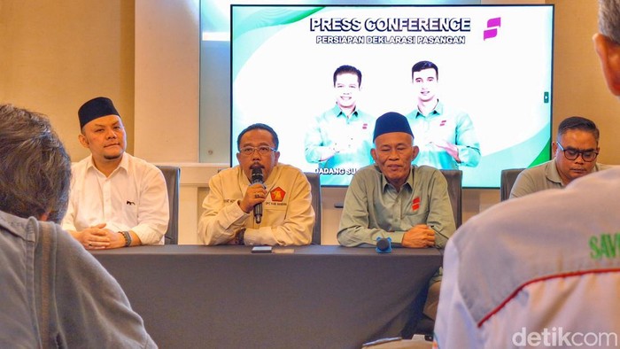 Sekertaris DPC PKB Kabupaten Bandung, Tarya Witarsa dan Ketua DPC Gerindra Kabupaten Bandung, Yayat Hidayat saat konferensi pers di Hotel Sutan Raja, Rabu (28/8/2024) sore.