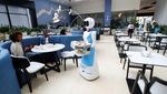 Sensasi Makan di Kafe Robot Kenya